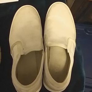 Academy 7.5B shoes pre-owned tennis shoes white 🤍